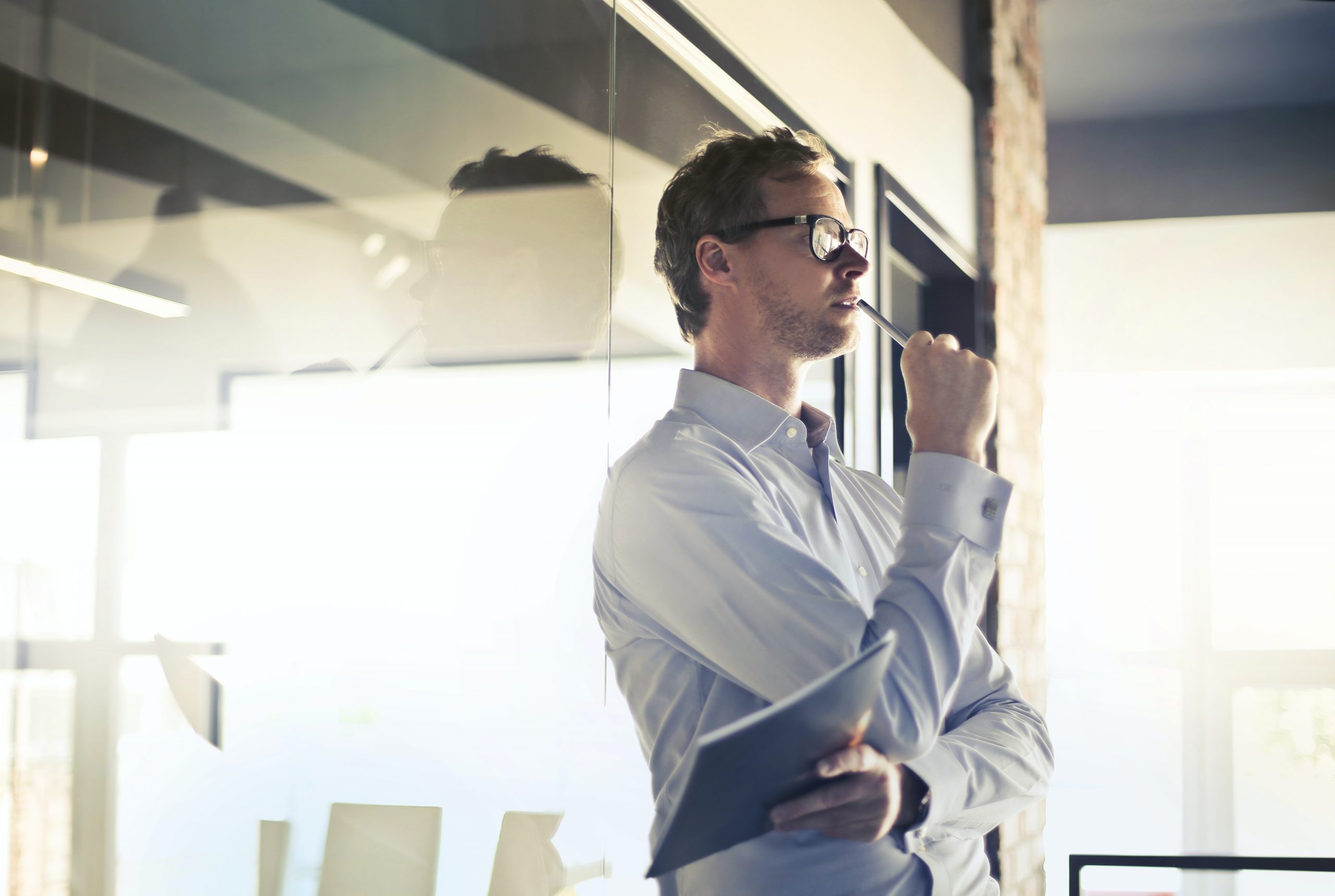Desk research, pesquisa qualitativa ou quantitativa: como descobrir as respostas que sua empresa precisa?