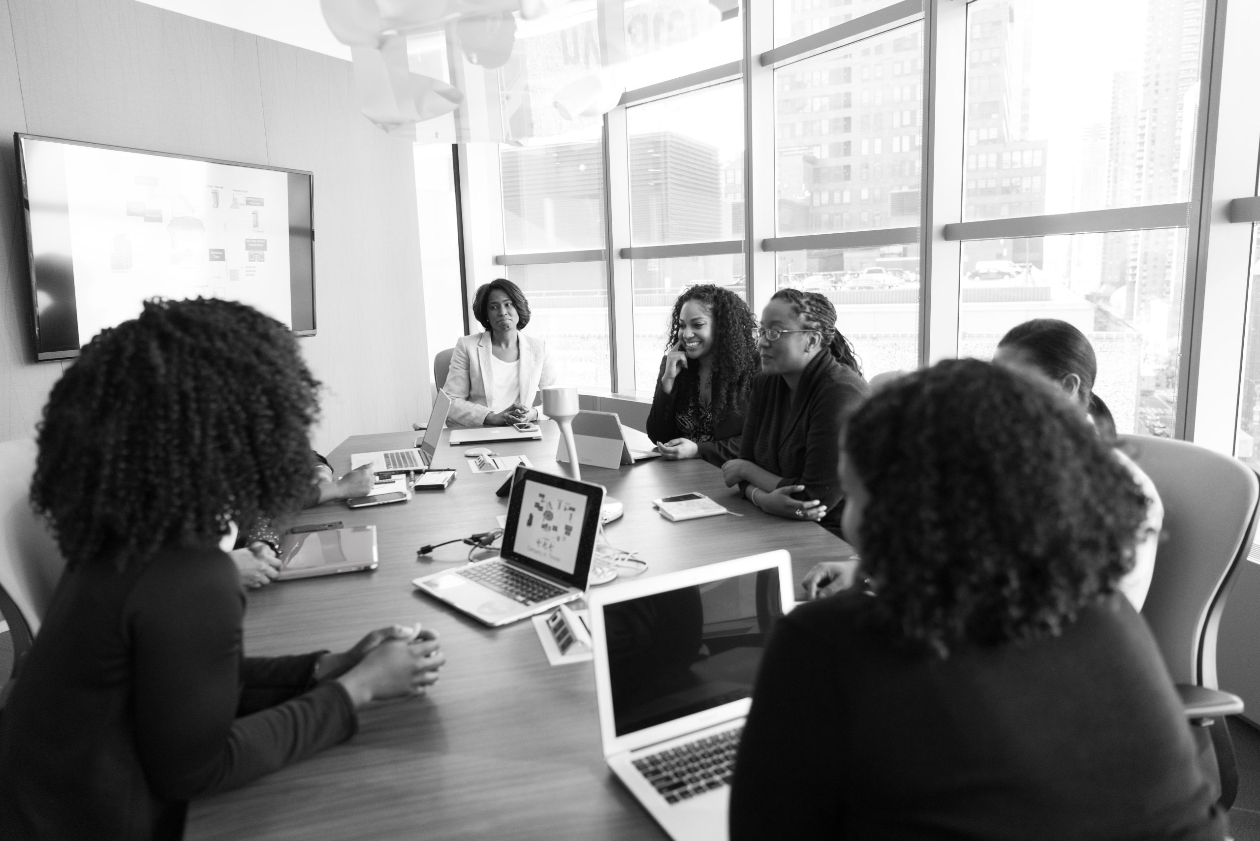 christina-wocintechchat-com-MkxWUzCuYkE-unsplash Entenda o impacto das relações com o governo nos negócios!