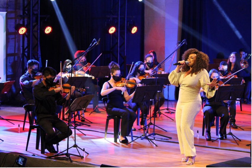 Orquestra Sinfônica Heliópolis recebe cantora Paula Lima em show dedicado à música brasileira