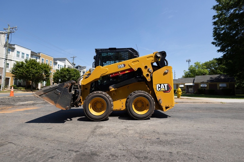 Caterpillar apresenta nova geração de minicarregadeiras durante Agrishow